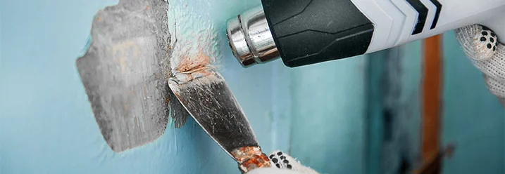 Heißluftgebläse und Spachtel